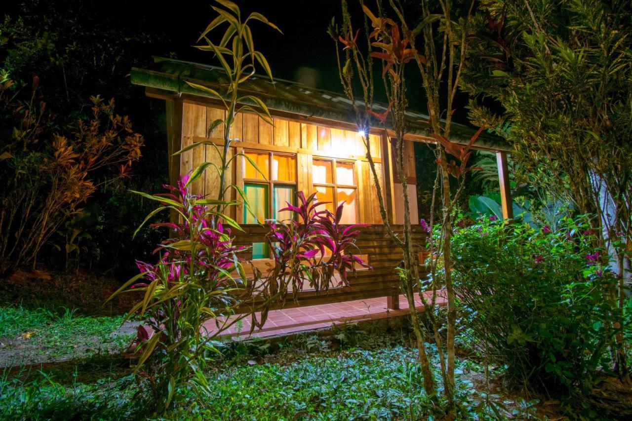 Hosteria Los Cedros De Mindo Exterior photo